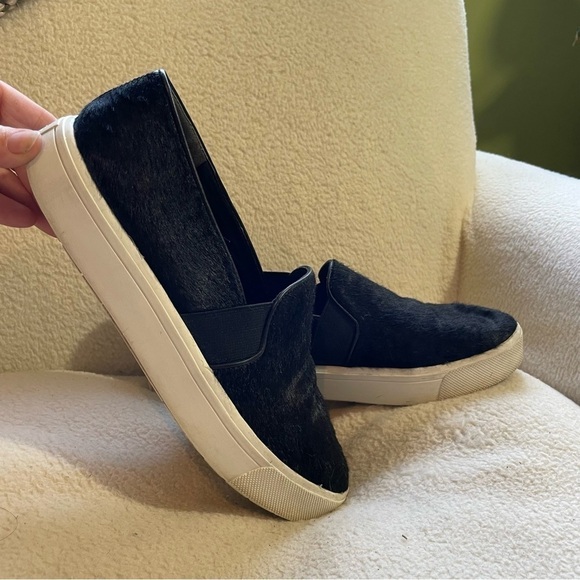 VINCE low faux fur slip on sneakers - Picture 2 of 10